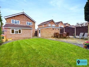 Garden / Rear Aspect - click for photo gallery
